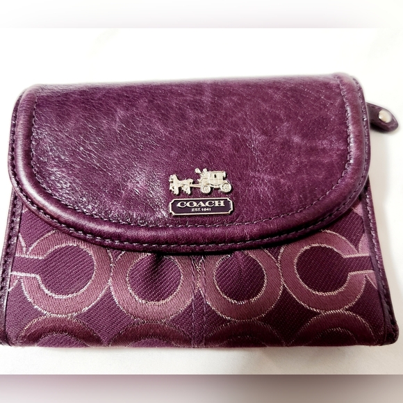 Coach 48643 Madison Dotted Medium Wallet Crimson - Picture 6 of 8